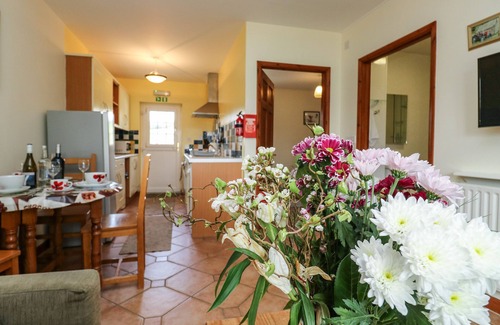 Ash Mill Cottage | KINGFISHER COTTAGE, pet friendly, with a garden in South Molton