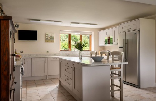 Chelmarsh Cottage | Kingfisher Cottage - sleeps 14 guests in 6 bedrooms