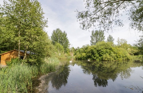 Frankton Cottage | KINGFISHER, romantic, with hot tub in Dunchurch