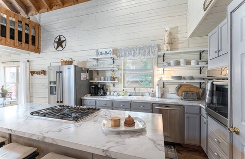Murphy Cabin | Kingfisher`s Riverside Cabin