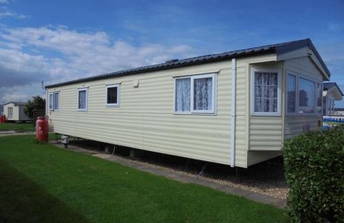 Ingoldmells Apartment | Kingfisher : Seabreeze:- 6 Berth, Enclosed veranda, Close to site shop