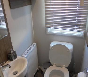 Ingoldmells Apartment | Kingfisher : Seasons:- 8 Berth, Central Heated, Close to site shop
