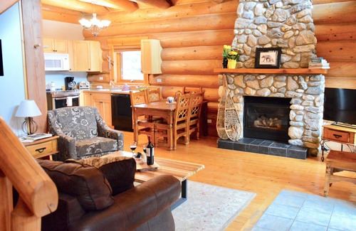 Golden Cabin | Kingmik Chalet - west gate of YOHO National Park