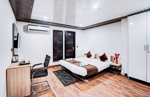 Pitampura Hotel | KINGS COURT HOTEL