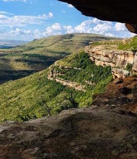 Maletswai Villa | Kings View Cave