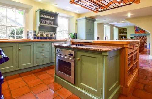 Kingscote House | Kingscote Park House - sleeps 19 guests in 9 bedrooms