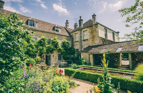 Kingscote House | Kingscote Park House - sleeps 19 guests in 9 bedrooms