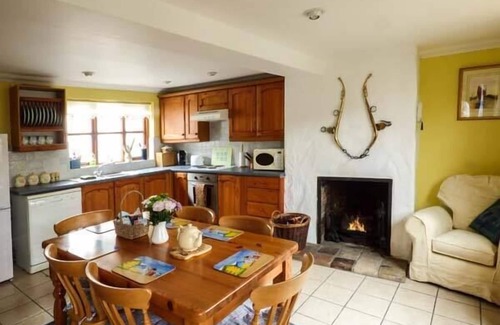 Hickling Cottage | KINGSLEY COTTAGE, pet friendly, character holiday cottage in Stalham