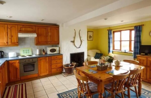 Hickling Cottage | KINGSLEY COTTAGE, pet friendly, character holiday cottage in Stalham