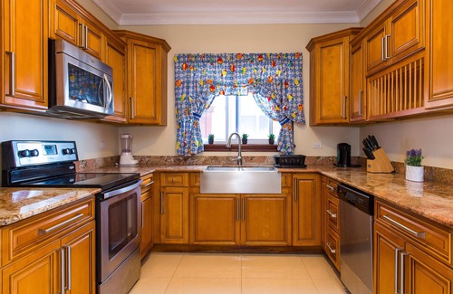 Jack's Hill Apartment | Kingston Luxury Family Retreat