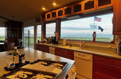 Kingston House | Kingston Waterfront Retreat – Beach, Pool & Amazing Sound & Mountain Views!