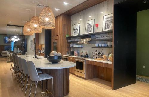 East Town Hotel | Kinn Guesthouse Downtown