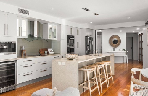 Bilinga Apartment | Kirra Wave 301 - Luxury Beachfront - All Linen Provided