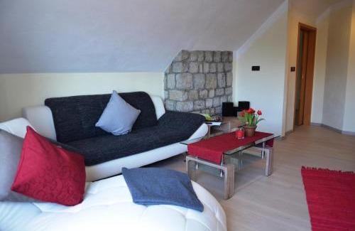Sommerhausen House | Kirschberghof Gästehaus und Weinverkauf