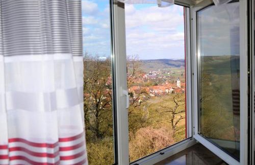 Sommerhausen House | Kirschberghof Gästehaus und Weinverkauf