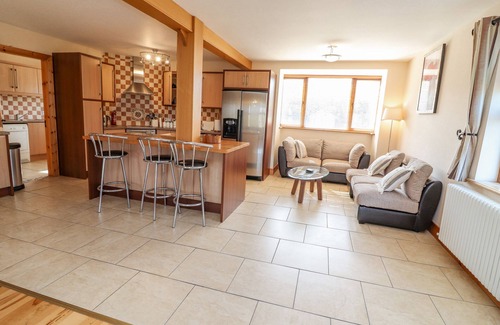 Kilgobnet Cottage | KISSANE'S COTTAGE, family friendly in Beaufort, County Kerry