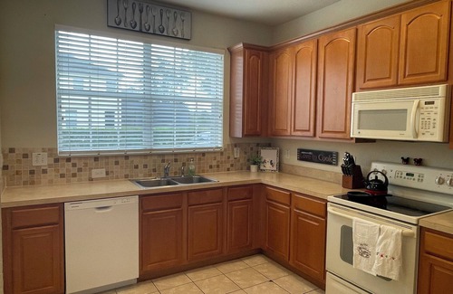 Trafalgar Village House | Kissimmee Cozy Villa 3 bedroom 3 bath. Close to attractions yet peaceful.