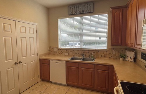 Trafalgar Village House | Kissimmee Cozy Villa 3 bedroom 3 bath. Close to attractions yet peaceful.