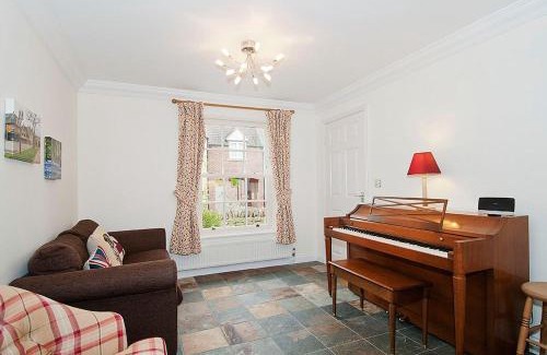 Ebrington House | Kissing Gate Cottage