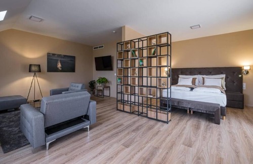 Balatonszemes Hotel | Kistücsök Food & Room