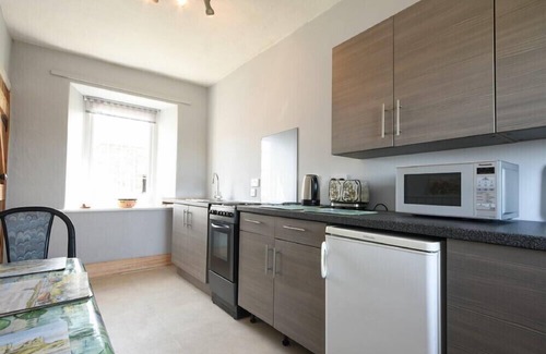 Bamburgh Cottage | KITTIWAKE COTTAGE, BUDLE BAY, romantic, with open fire in Bamburgh