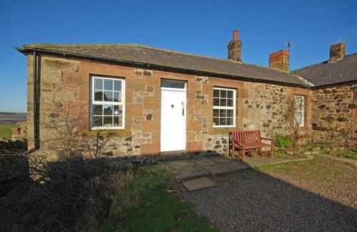 Bamburgh Cottage | KITTIWAKE COTTAGE, BUDLE BAY, romantic, with open fire in Bamburgh