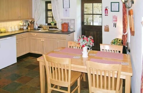 Godshill Cottage | KITTY'S LOFT, family friendly, character holiday cottage in Godshill