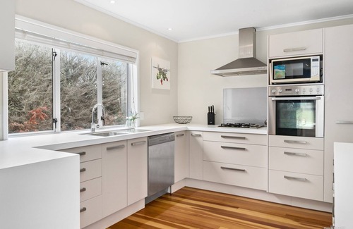 Papakura House | Kiwi lifestyle at home quiet, spacious on 1ha of land