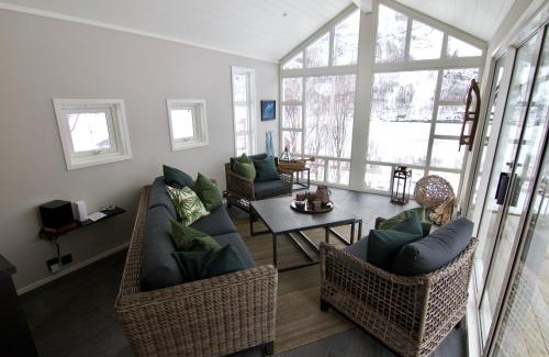 Lyngen House | Kjosen Lodge, Lyngen.