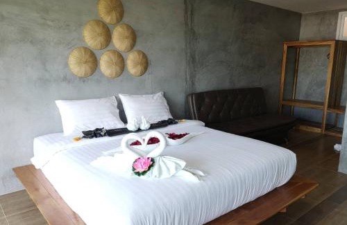 Khanom Resort | Klang Aow Seafood & Resort
