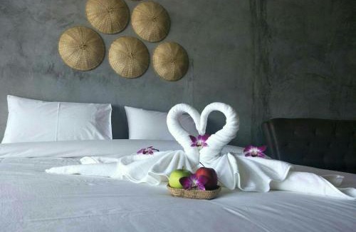 Khanom Resort | Klang Aow Seafood & Resort