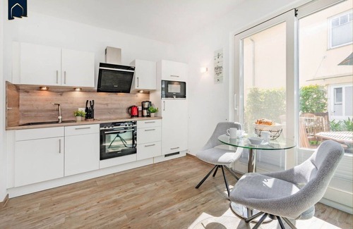 Ostvorpommern Apartment | Kleines Kuschelnest - Beautiful vacation apartment with lagoon view and terrace