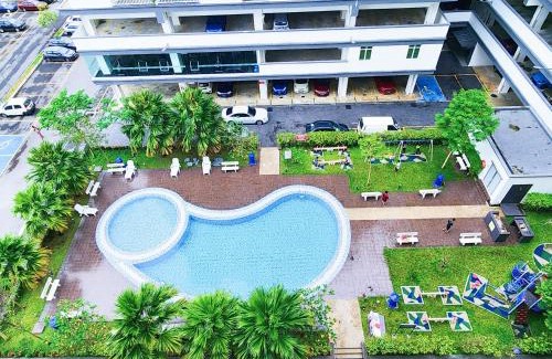 Sepang Apartment | KLIA Ehsan Residence Pool View 8 PAX Air-Con Suite