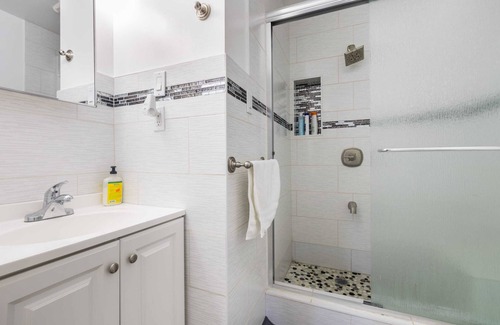 Crown Heights House | KLO Room #3 With Private Bathroom