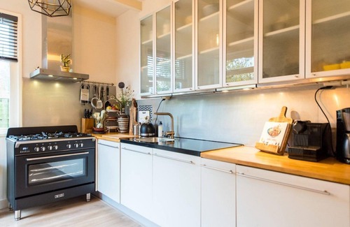 Ameland House | Klokkenluider is a rurally furnished house on the edge of the village of Hollum.