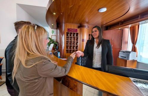 Dunaujvaros Hotel | Klub Hotel