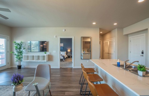 Tempe Apartment | KLVG - V on Broadway