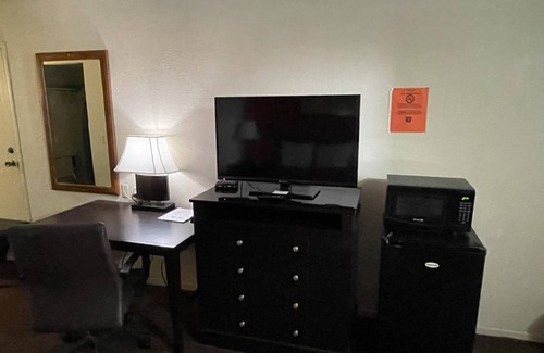 Emporia Hotel | Knights Inn & Suites Emporia