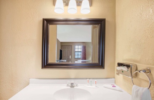 Parkers Crossroads Hotel | Knights Inn Wildersville