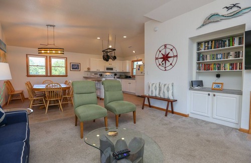 Kitty Hawk House | 🦀 Knot Too Crabby - 5 BR home w/Private Pool & Hot Tub 🦀
