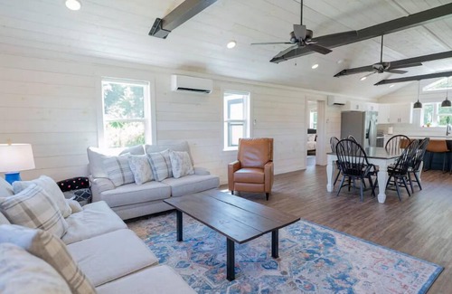 Salem House | Knott Quite at the lake - 4bd/3ba with pool table