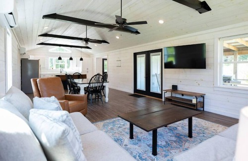 Salem House | Knott Quite at the lake - 4bd/3ba with pool table