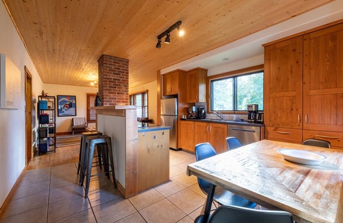 Golden House | Knotty Pine Lodge