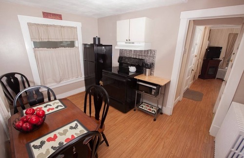 Bennington Hotel | Knotty Pine