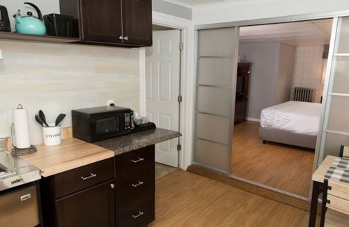 Bennington Hotel | Knotty Pine
