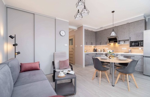 Pradnik Bialy Apartment | Kołaczy 7 | Trendy Apartment | Desk