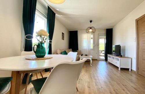 Mladenovac House | Košutica Vila