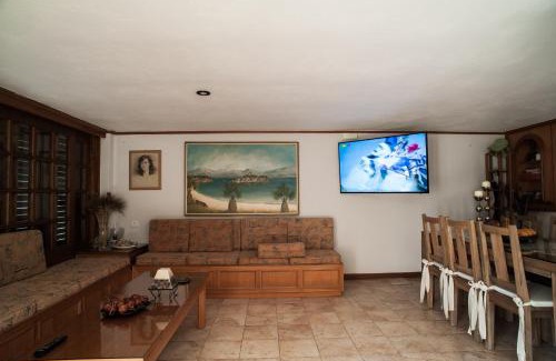 Neos Pirgos House | Kochili Apartments