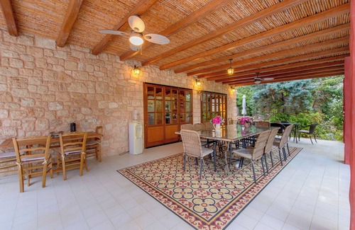 Aegina House | KOKKINO KASTRO is a historic estate in Aegina full of memories from 1825.