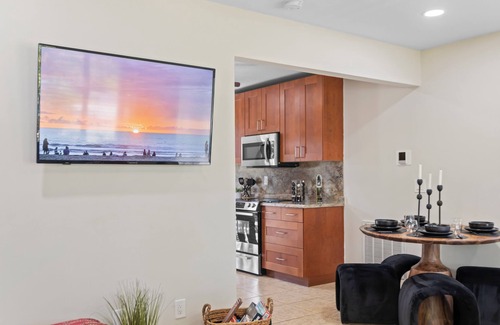 North Andrews Gardens House | Koko Chateau - 2 BRs/1 BA charming house with lots of private outdoor space.